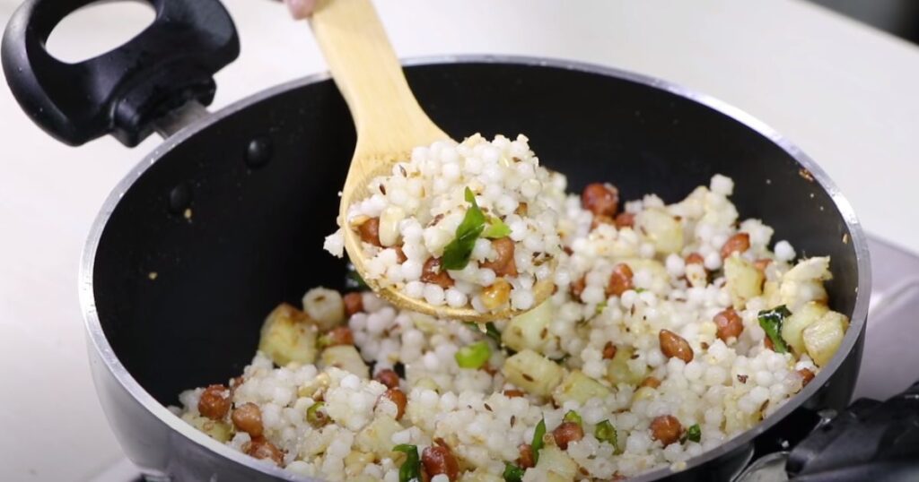 Sabudana Khichdi Recipe in Hindi