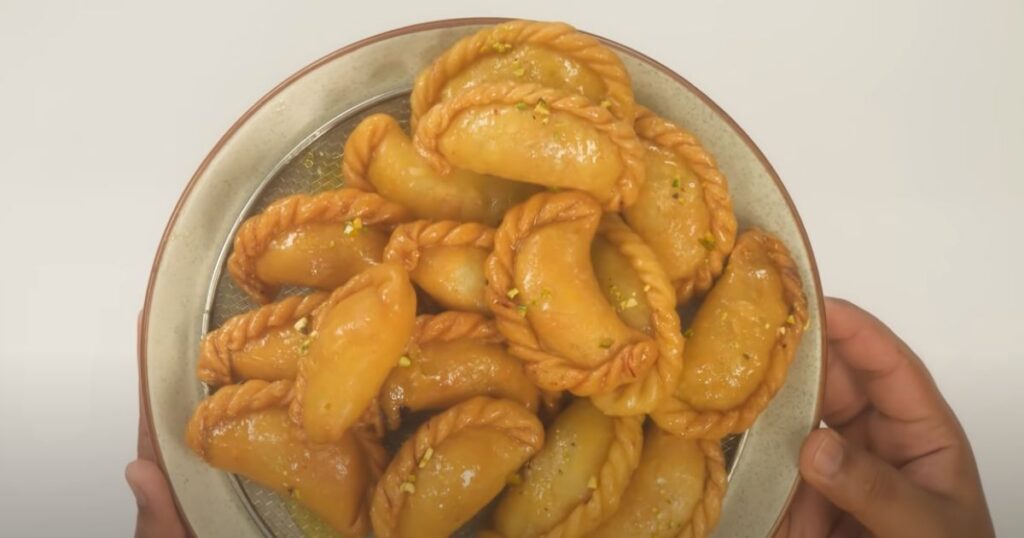 Gujiya Recipe in Hindi