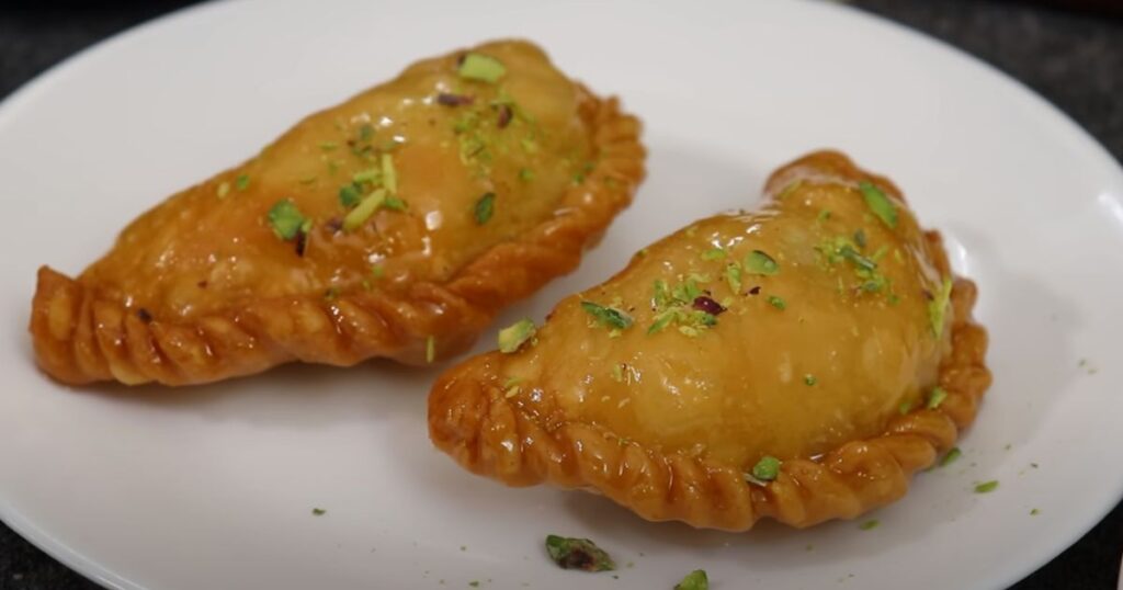 Gujiya Recipe in Hindi